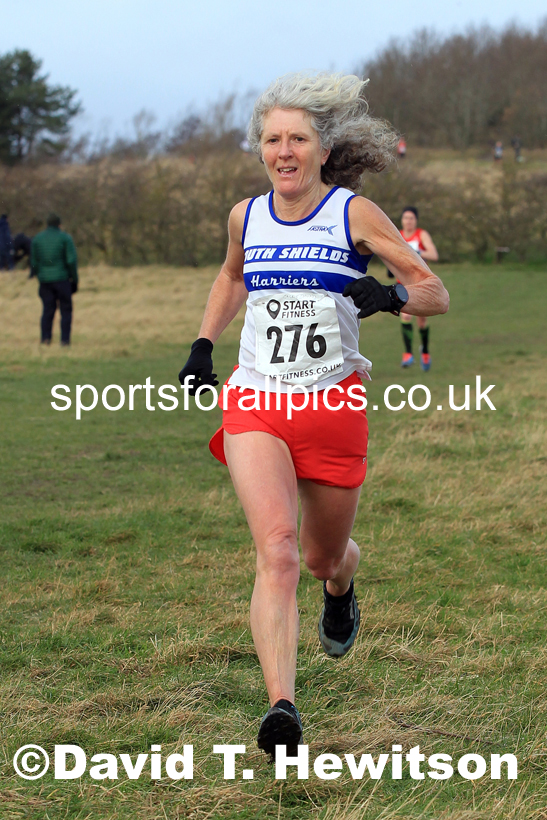 Womens and mens 35 to 65 plus, 2022 NEMAA Open Cross Country Champs., Wallsend, Tyne and Wear. Photo: David T. Hewitson/Sports for All Pics